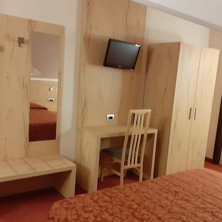 Hotel Des Alpes Кастьоне-делла-Презолана Экстерьер фото