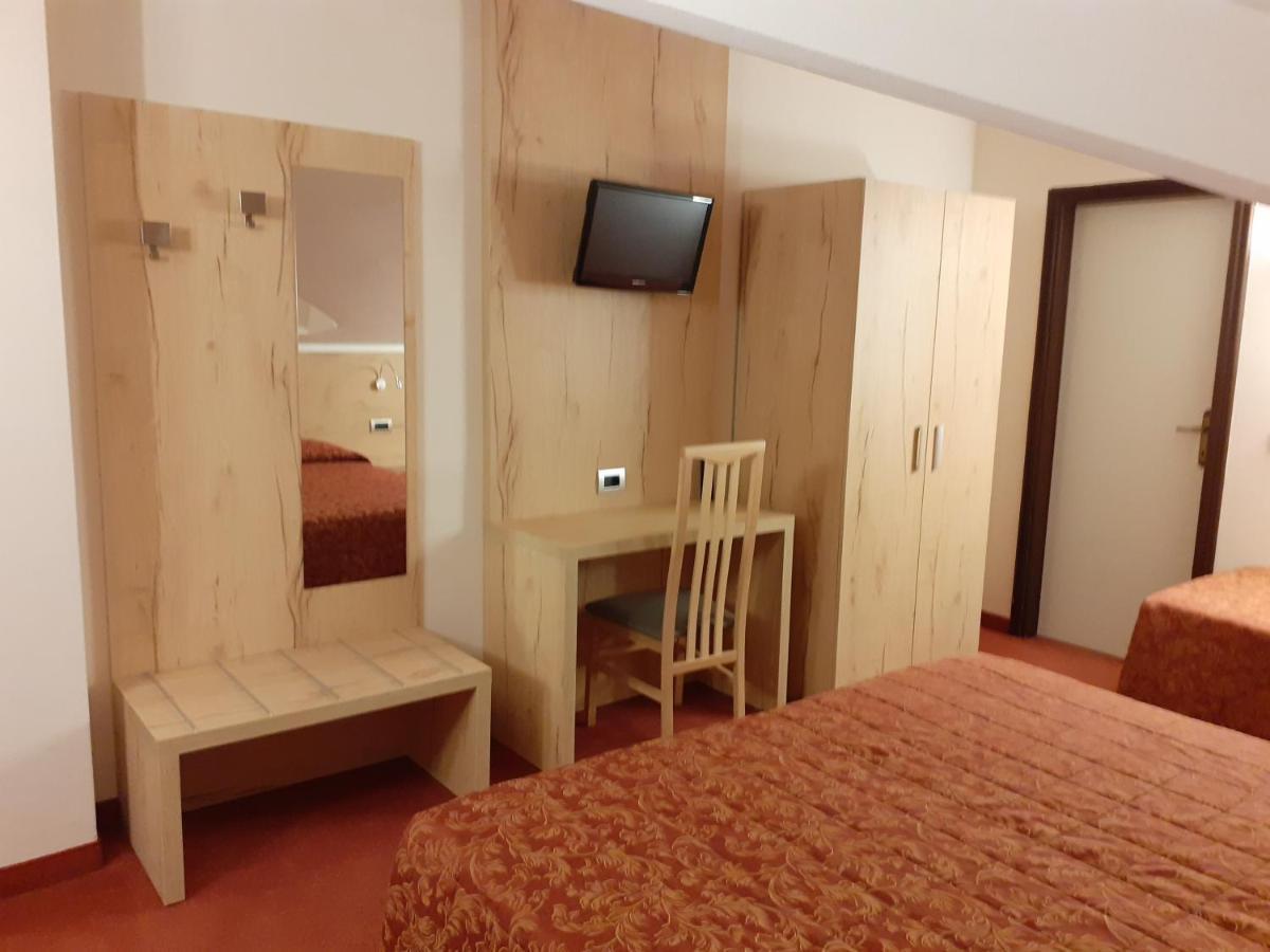 Hotel Des Alpes Кастьоне-делла-Презолана Экстерьер фото