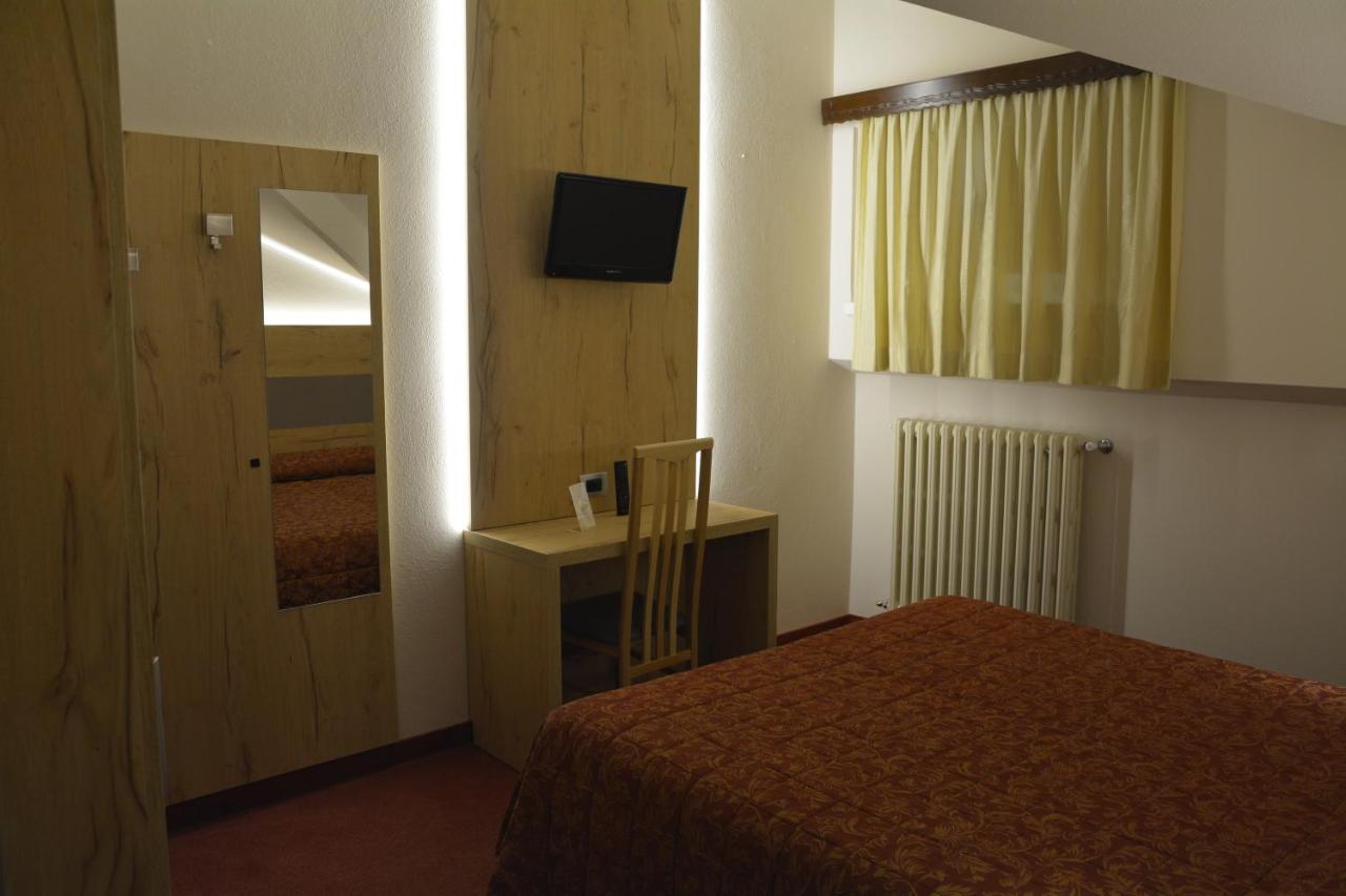 Hotel Des Alpes Кастьоне-делла-Презолана Экстерьер фото