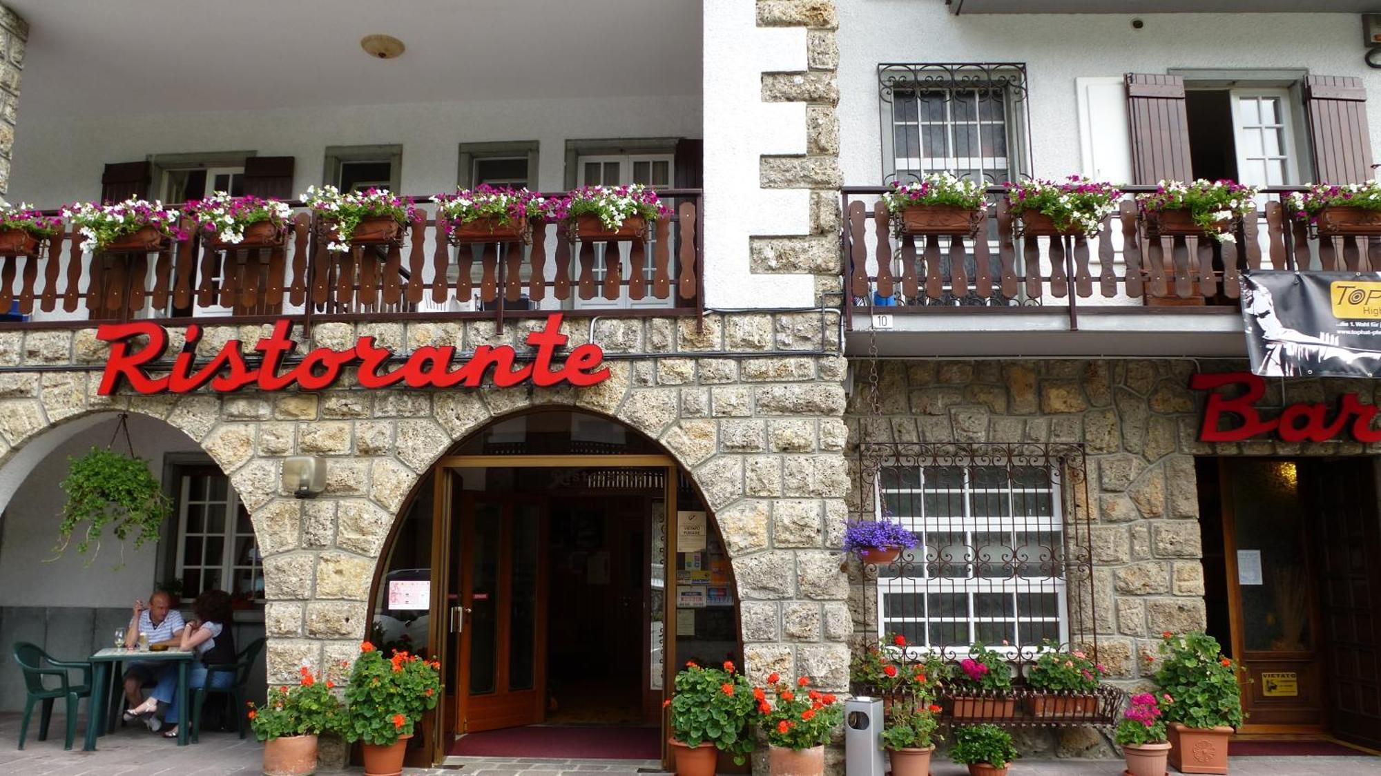 Hotel Des Alpes Кастьоне-делла-Презолана Экстерьер фото