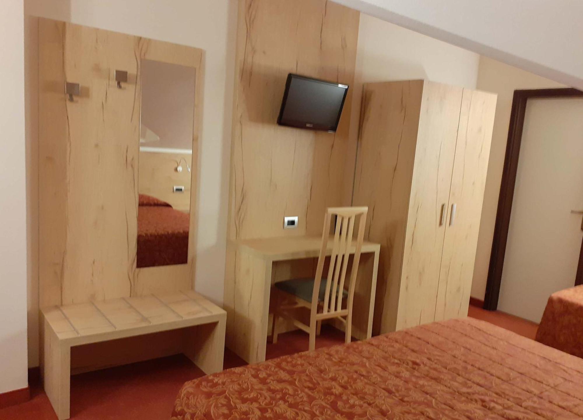 Hotel Des Alpes Кастьоне-делла-Презолана Экстерьер фото