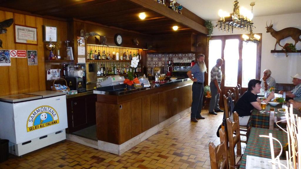 Hotel Des Alpes Кастьоне-делла-Презолана Экстерьер фото