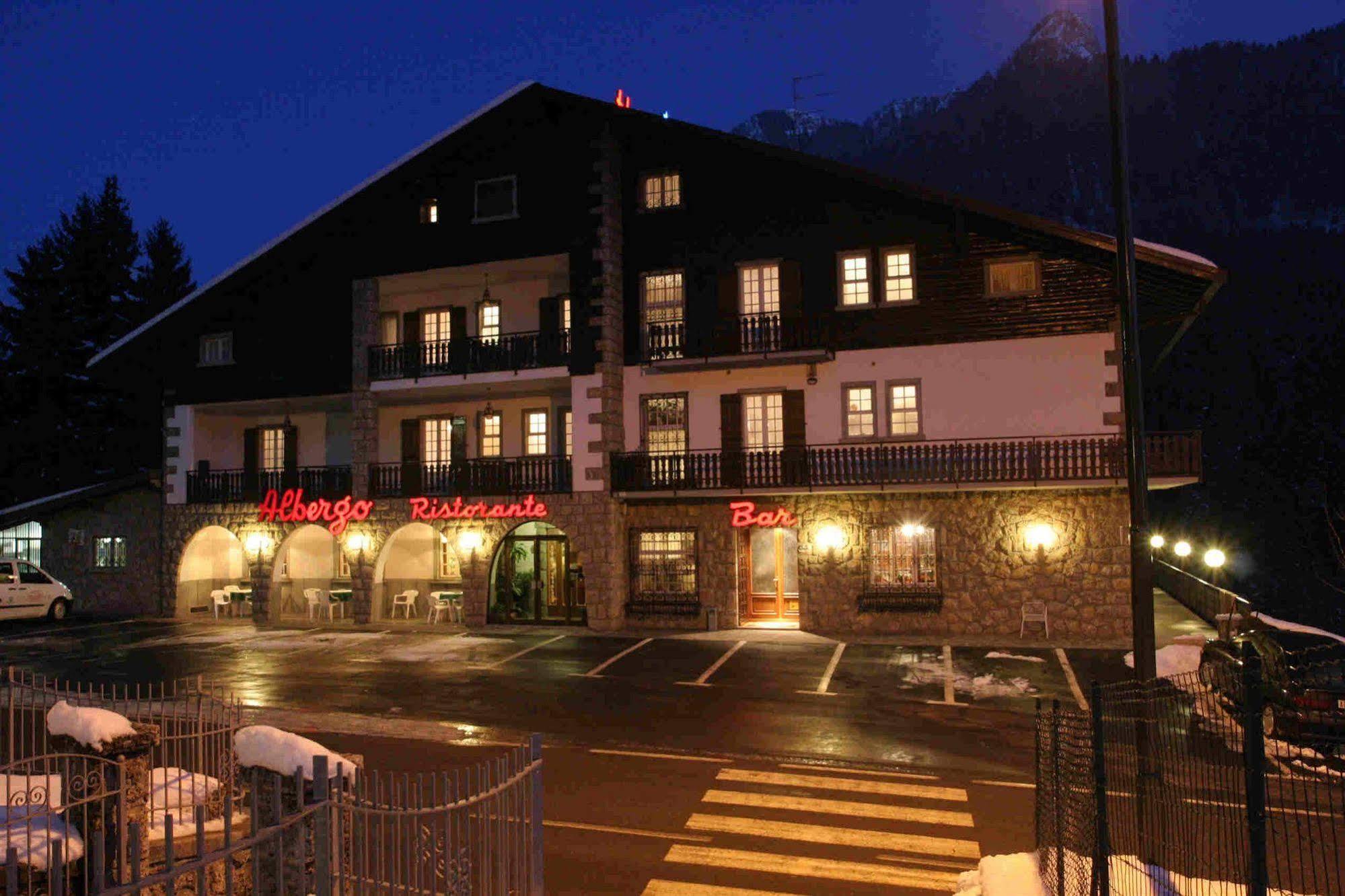 Hotel Des Alpes Кастьоне-делла-Презолана Экстерьер фото