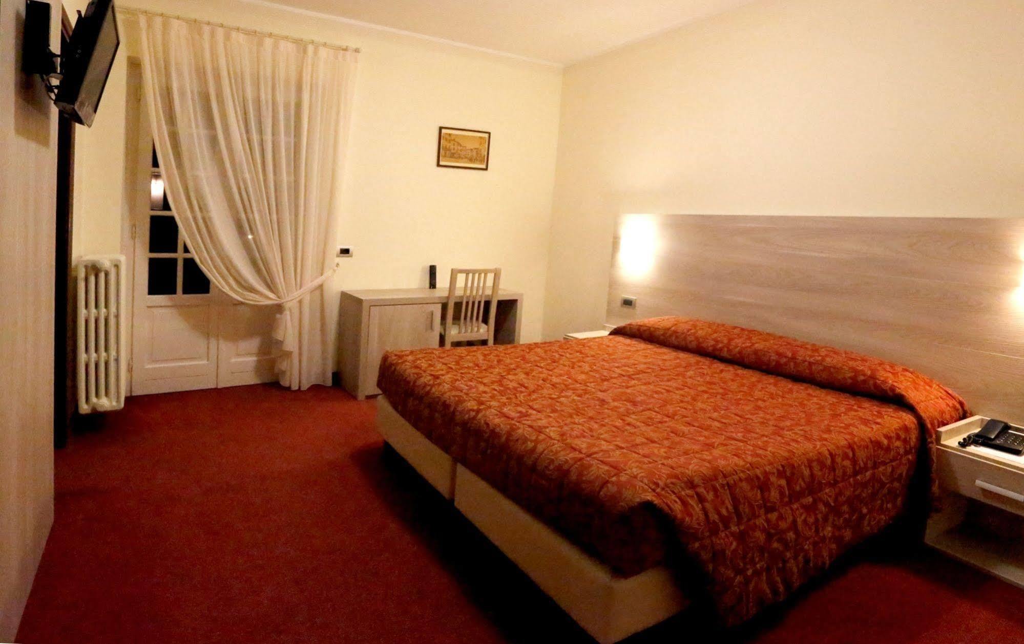 Hotel Des Alpes Кастьоне-делла-Презолана Экстерьер фото